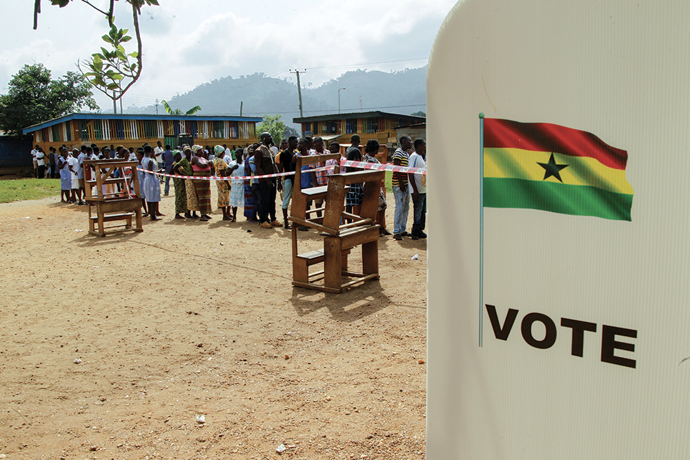People waiting to vote in the presidential election in Kibi, Ghana, Dec 7, 2016. Photo: Luc Tnago/Reuters/Newscan